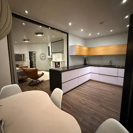 Aurora Riverside Vila